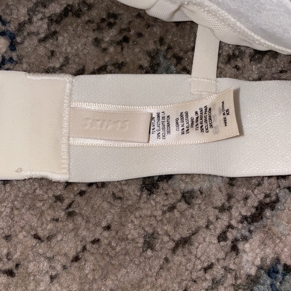 SKIMS Everyday Bra and underwear - Picture 3 of 5